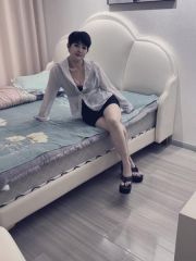 短发小姐姐