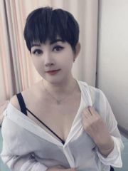 短发小姐姐