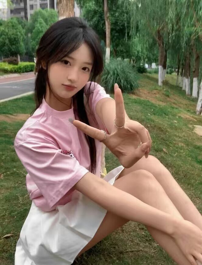 白嫩骚女