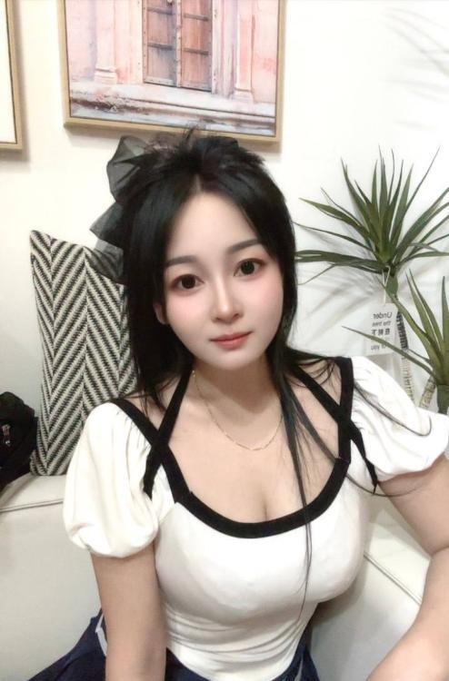 深喉B紧大波妹