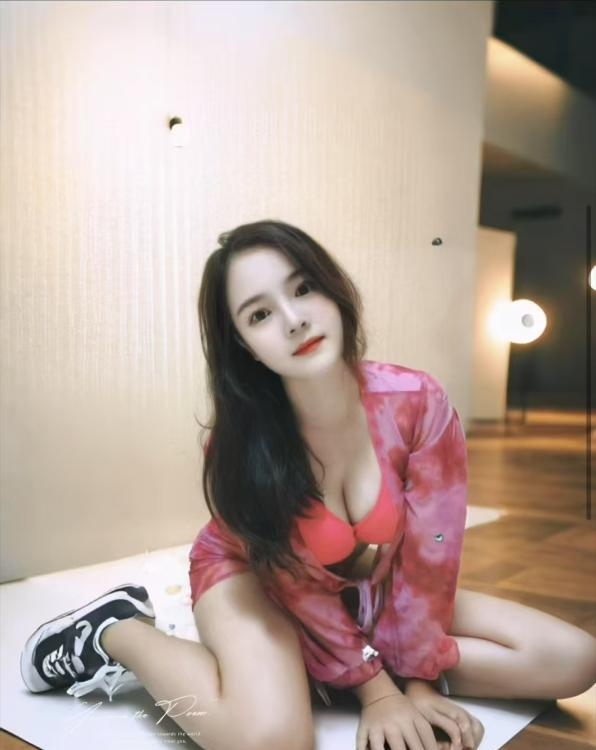 皮肤白嫩苏桐