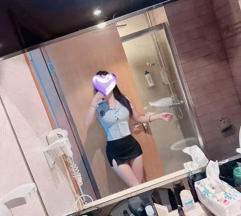 美腿美胸燕子