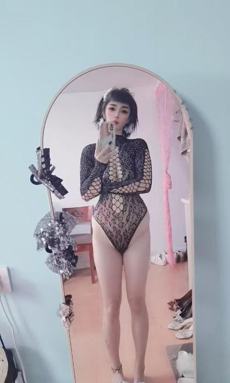 大长腿大胸妹