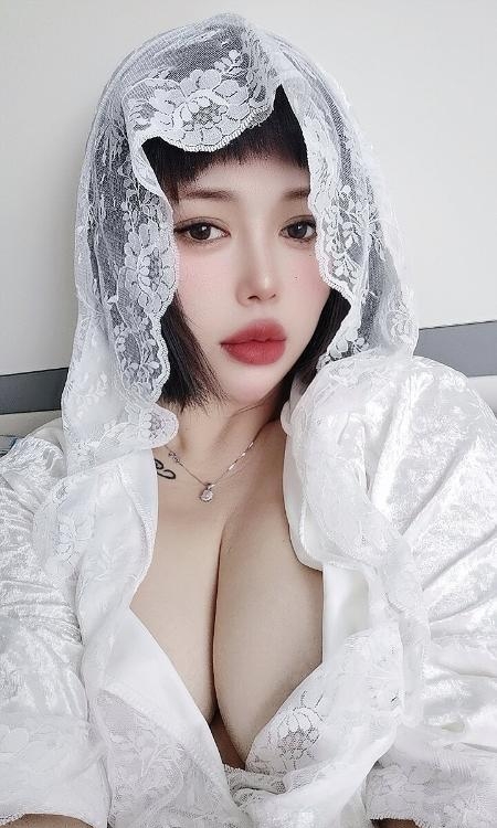 大长腿大胸妹