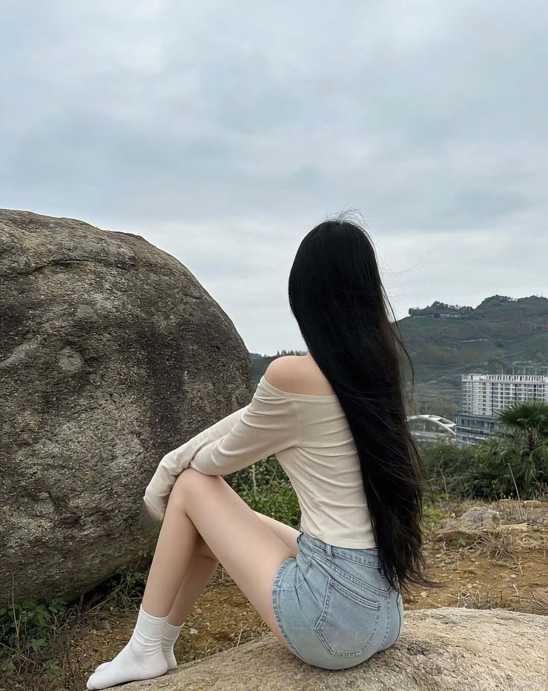 崇川长腿妖娆小美人