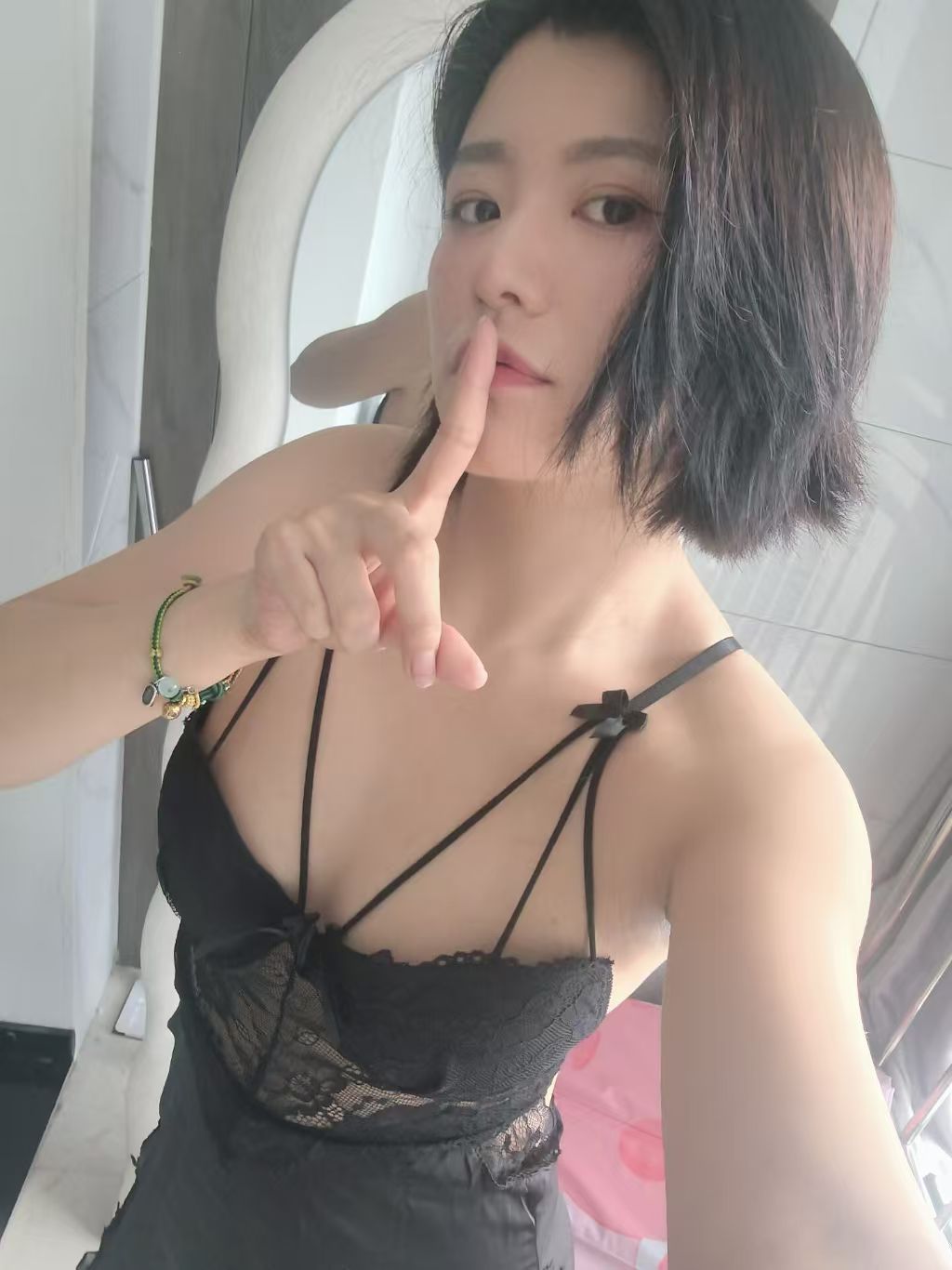 性感火辣短发雅妹